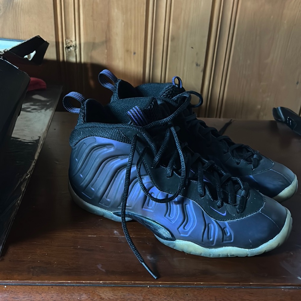 Nike foamposite eggplant gradeschool